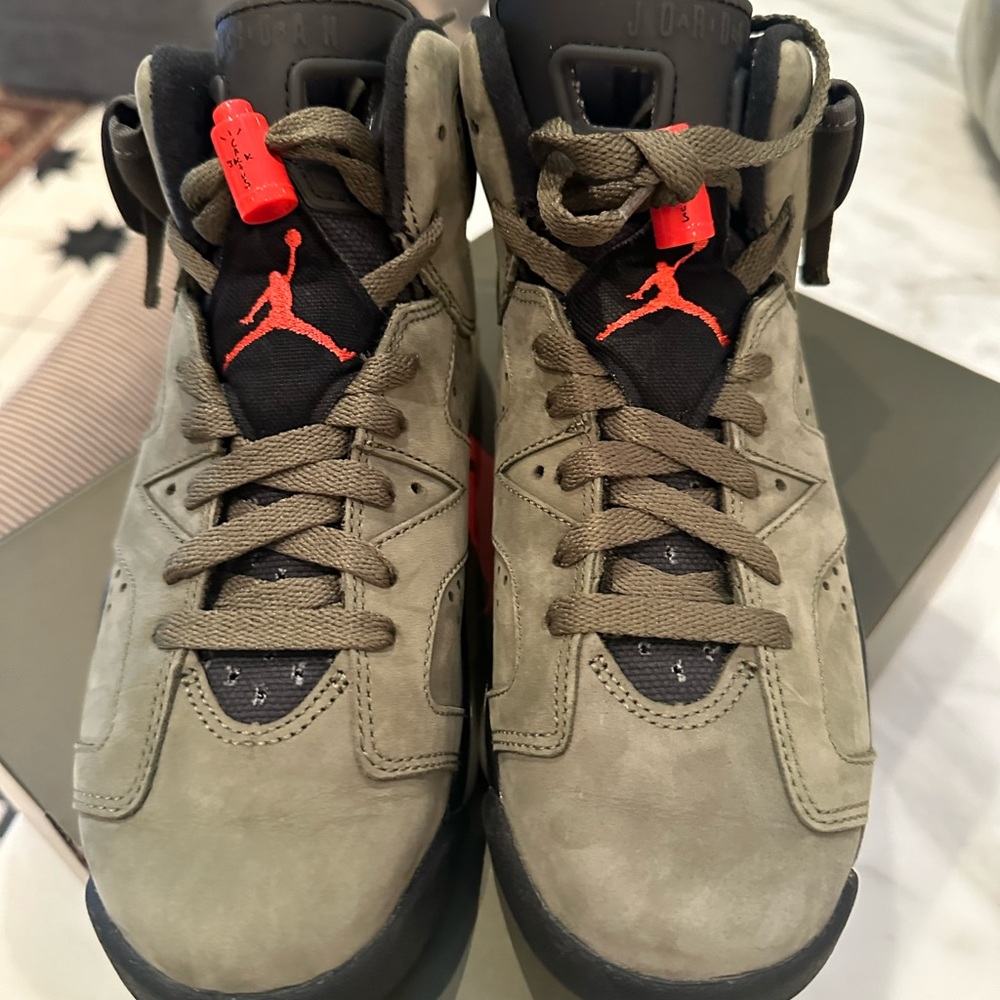 Travis Scott Jordan 6 Retro